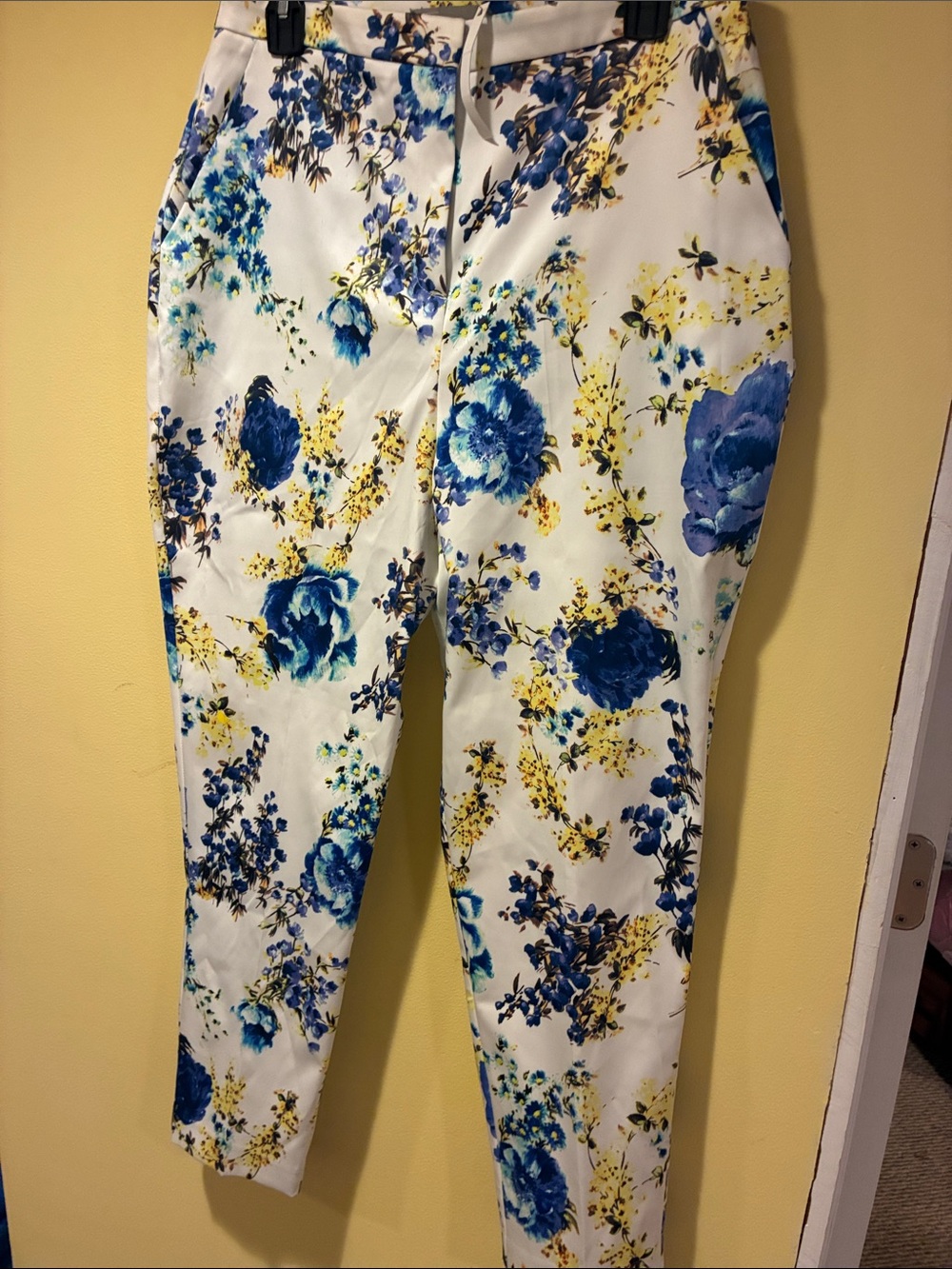 Artsy Womens Silky Earthy White Floral Blue and Yellow Accents Trousers Sz 8 NWT